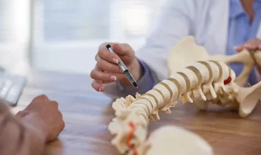 سرخوردگی مهره کمر چیست؟ | علائم، تشخیص و درمان سرخوردگی مهره کمر