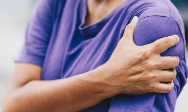 شانه یخ‌ زده یا فروزن شولدر چیست؟ | درمان سریع شانه یخ‌ زده
