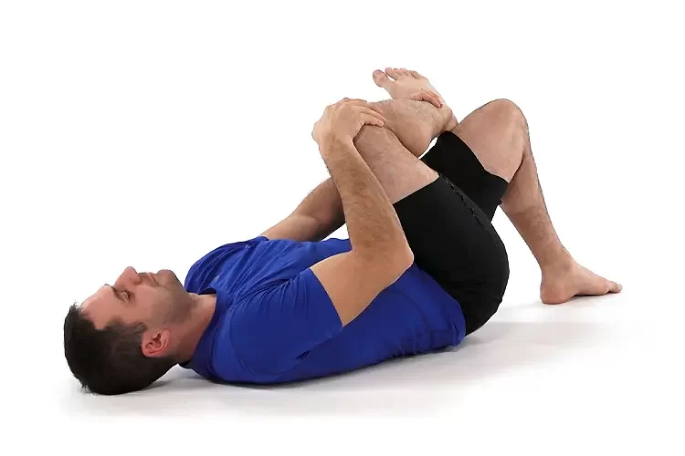 تمرین درمانی کشش Knee to shoulder | تمرینات درمانی سندروم پیریفورمیس